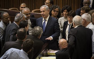 Prime Minister Benjamin Netanyahu surrounded by Knesset members after a vote on the 2015-2016 state budget, November 18, 2015. (Hadas Parush/Flash90)