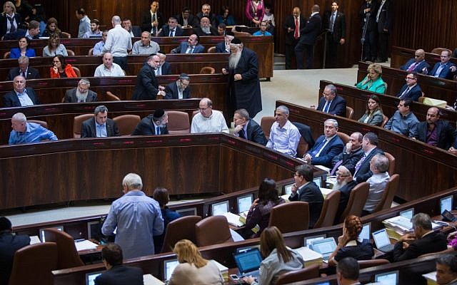 The Knesset plenary during vote on the state budget for 2015-2016, November 18, 2015. (Yonatan Sindel/Flash90)