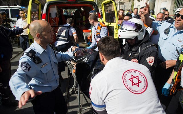 Israeli security and rescue personnel evacuate the dead body of a female Arab terrorist at the scene where two people were lightly injured in a stabbing attack. November 23, 2015. (Yonatan Sindel/Flash90)