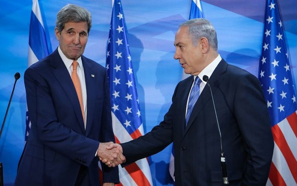 John Kerry, left, and Benjamin Netanyahu meet in Jerusalem on November 24, 2015. (Alex Kolomoisky/Pool)