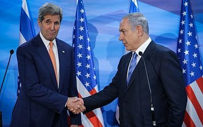 John Kerry, left, and Benjamin Netanyahu meet in Jerusalem on November 24, 2015. (Alex Kolomoisky/Pool)