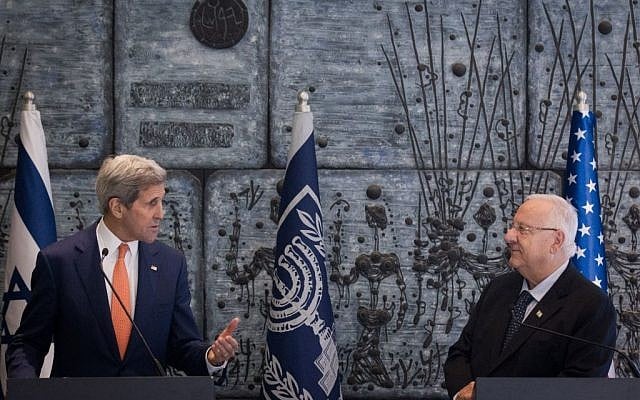 Secretary of State John Kerry, left, and President Reuven Rivlin meeting in Jerusalem on November 24, 2015. (Miriam Alster/Flash90)