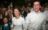Sarah Litman and Ariel Biegel at their wedding at the Jerusalem International Convention Center, November 26, 2015. Litman's father and brother were murdered in a shooting attack on November 13, 2015. (Hadas Parush/Flash90)