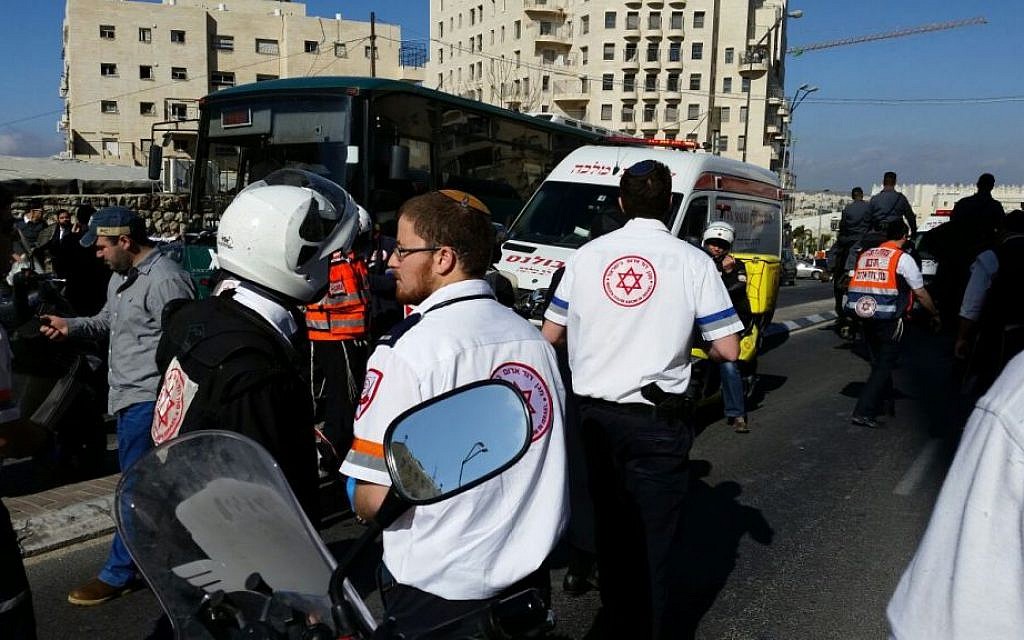 Rescuers on Jerusalem's Shamgar Street after a Palestinian assailant stabs an Israeli woman, 30, in the back, November 29, 2015. (Magen David Adom)
