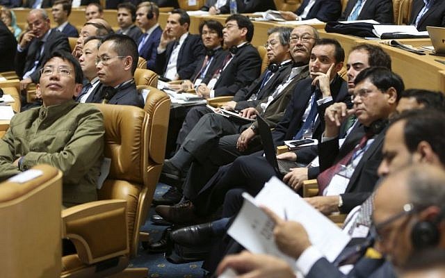 Foreign participants watch a video clip during the Iran Petroleum Contracts Conference in Tehran, Iran, Saturday, Nov. 28, 2015. (AP/Vahid Salemi) Foreign participants watch a video clip during the Iran Petroleum Contracts Conference in Tehran, Iran, Saturday, Nov. 28, 2015. (AP/Vahid Salemi)