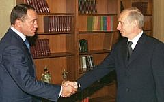 Russian President Vladimir Putin (right) with Mikhail Lesin in 2002. (ITAR-TASS/Sergei Velichkin/Kremlin.ru. CC BY 3.0 via Wikimedia  Commons)