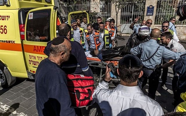 Israeli security and rescue personnel evacuate the dead body of a female Arab terrorist at the scene of a stabbing attack by the Mahane Yehuda market in central Jerusalem, November 23, 2015. (Photo by Samuel Vengrinovich)