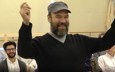 Danny Burstein performs the song 'If I Were a Rich Man' in a press rehearsal on October 15, 2015 ahead of a new production of 'Fiddler on the Roof.' (YouTube screenshot)