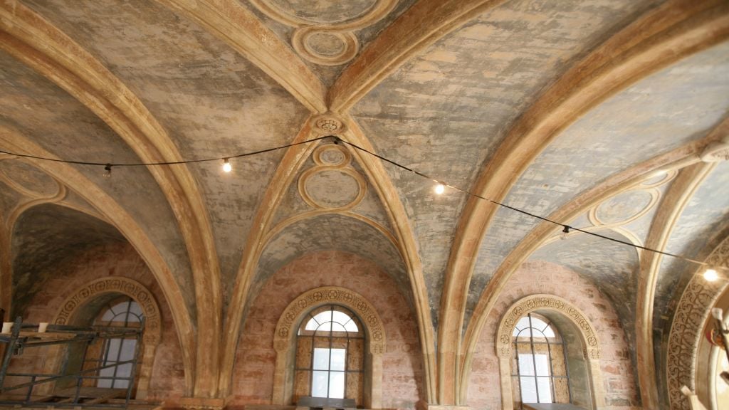 The upper windows and tremendously high, vaulted ceilings of the chapel (Courtesy Eldad Rafaeli)