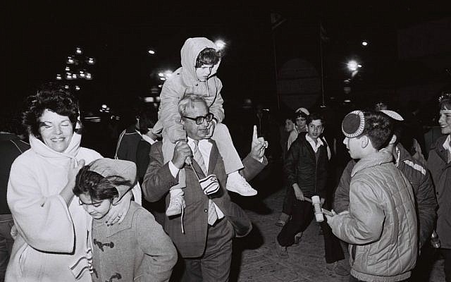 In this April 24, 1982 file photo, President Yitzhak Navon visits Jerusalem with his family during Israel's 34th Independence Day. (Photo by Yossi Zamir/Flash90)