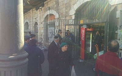 Police arrive to the scene of a stabbing attack near Jerusalem's Mahane Yehuda market on November 23, 2015. (Ilan Ben Zion)