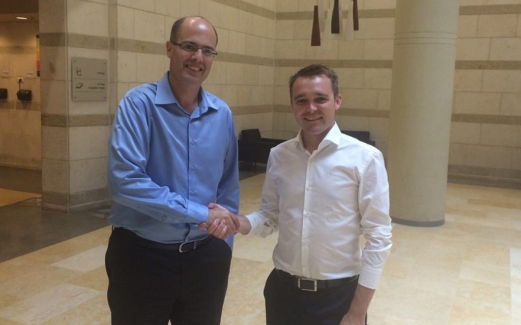 Israel's chief scientist Avi Hasson with Australian minister Wyatt Roy (Courtesy)