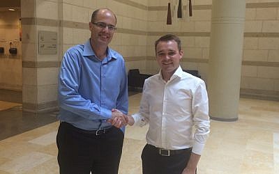 Israel's chief scientist Avi Hasson with Australian minister Wyatt Roy (Courtesy)