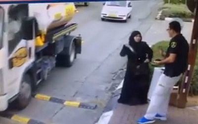 Screen capture from security footage of a Palestinian woman pulling a knife out of her purse to stab a security guard at the entrance to Beitar Illit in the southern West Bank, November 8, 2015. (Screen capture) Screen capture from security footage of a Palestinian woman pulling a knife out of her purse to stab a security guard at the entrance to Beitar Illit in the southern West Bank, November 8, 2015. (Screen capture)