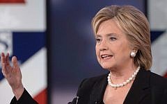 Democratic presidential hopeful Hillary Clinton speaks during the second Democratic presidential primary debate in Des Moines, Iowa, on November 14, 2015. (AFP/Mandel Ngan)