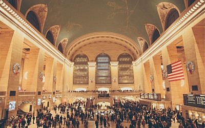In a hurry at Grand Central Station (Pixabay)