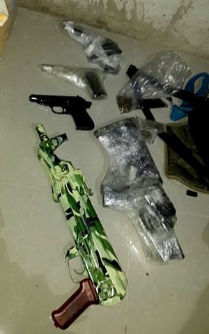 Firearms found by police during arrest of Israeli Arab man suspected of running an arms trafficking ring in the West Bank, November 19, 2015. (Israel Police)
