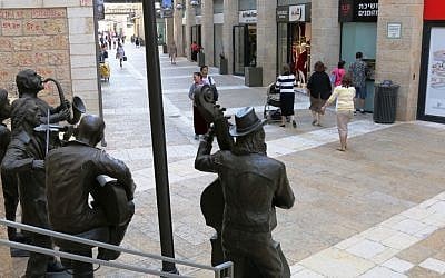 Street art at the Mamilla mall (Shmuel Bar-Am)