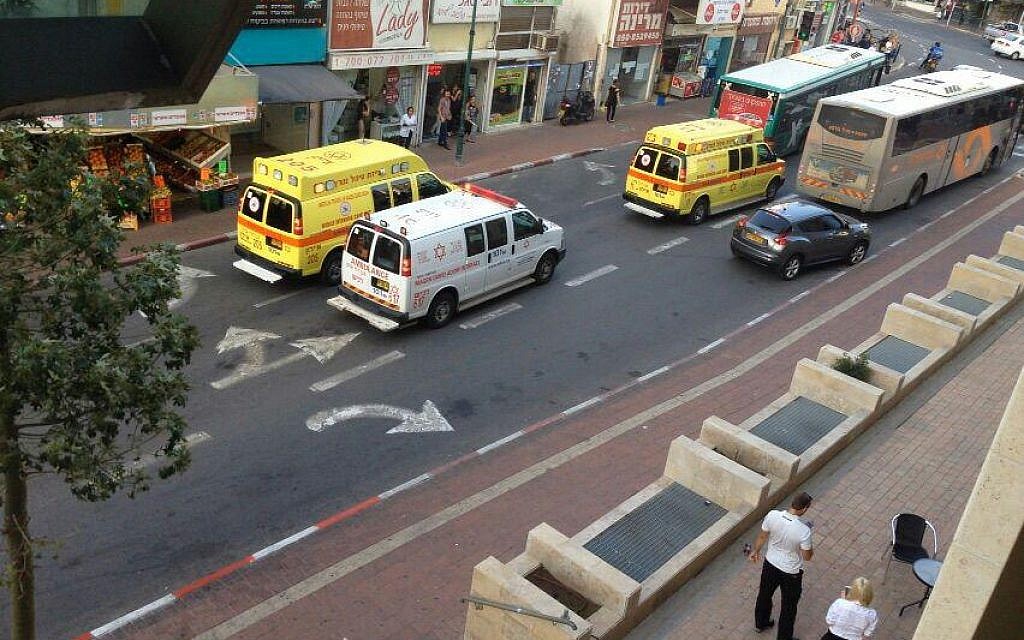 The scene of a stabbing attack in Rishon Lezion on Monday, November 11, 2015 (Magen David Adom) The scene of a stabbing attack in Rishon Lezion on Monday, November 11, 2015 (Magen David Adom)