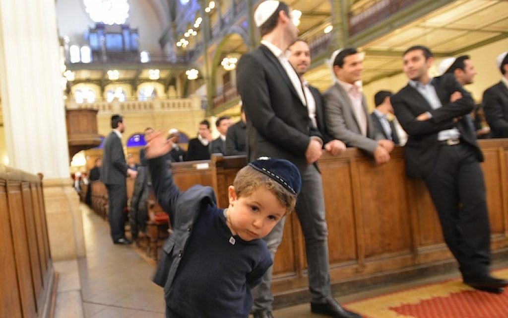 A young wedding guest at the Synagogue des Tournelles in Paris, Nov. 15, 2015. (Alain Azria) A young wedding guest at the Synagogue des Tournelles in Paris, Nov. 15, 2015. (Alain Azria)