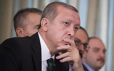 Turkish President Recep Tayyip Erdogan looks on at the US Chief of Missions Residence during a bilateral meeting December 1, 2015. (AFP PHOTO / JIM WATSON) Turkish President Recep Tayyip Erdogan looks on at the US Chief of Missions Residence during a bilateral meeting December 1, 2015. (AFP PHOTO / JIM WATSON)