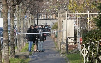 Police investigate the Jean-Perrin nursery school in Aubervilliers after a French nursery teacher invented a story that he was attacked by a member of the Islamic State jihadist group wielding a box cutter and scissors, according to public prosecutors, December 14, 2015. (AFP/JACQUES DEMARTHON)