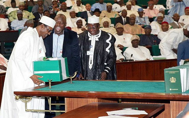 Nigerian President Muhammadu Buhari (L) in the Senate chamber in Abuja, on December 22, 2015. (AFP/Sunday Aghaeze)