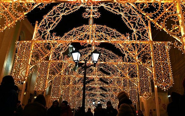 Pedestrians cross an illuminated street in central Moscow on New Year's eve, December 31, 2015. (AFP/Vasily Maximo) Pedestrians cross an illuminated street in central Moscow on New Year's eve, December 31, 2015. (AFP/Vasily Maximo)