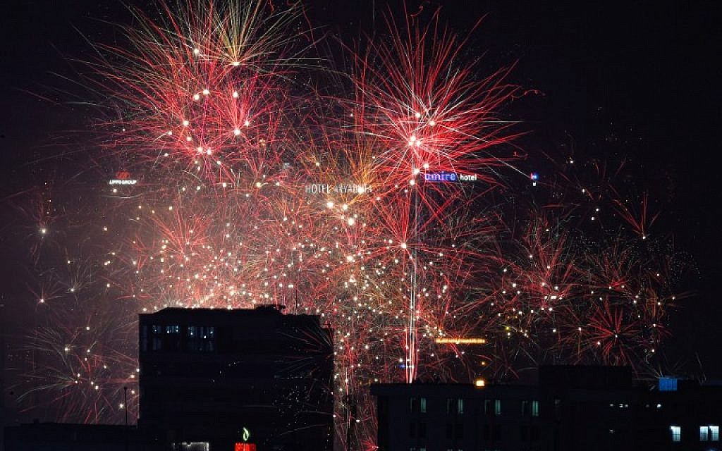 Fireworks fill the sky of downtown Jakarta during a countdown event to celebrate the New Year on January 1, 2016.  (AFP / BAY ISMOYO)