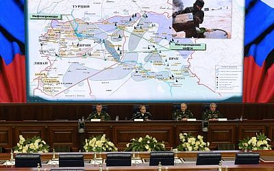 Russia's top military officials hold a press conference on the fight against terrorism in Syria at the National Defence Control Centre of the Russian Federation in Moscow, December 2, 2015. (AFP/VASILY MAXIMOV)