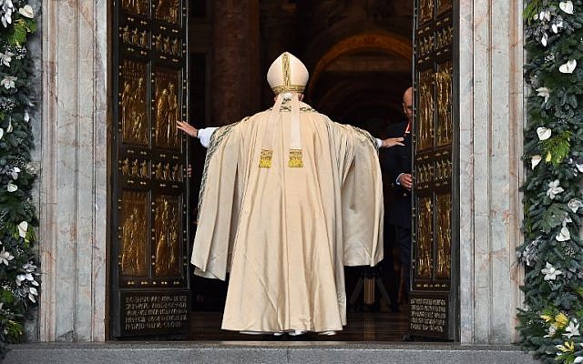 Pope Francis opens a "Holy Door" at St Peter's basilica to mark the start of the Jubilee Year of Mercy, the Vatican, December 8, 2015. (AFP/VINCENZO PINTO) Pope Francis opens a "Holy Door" at St Peter's basilica to mark the start of the Jubilee Year of Mercy, the Vatican, December 8, 2015. (AFP/VINCENZO PINTO)