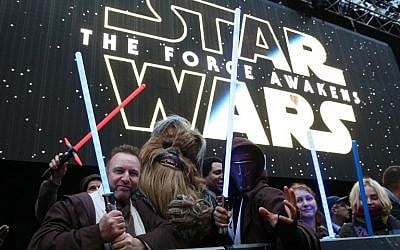Fans dressed up as Star Wars characters pose ahead of the European premiere of 'The Force Awakens' in central London on December 16, 2015. (AFP / JUSTIN TALLIS)