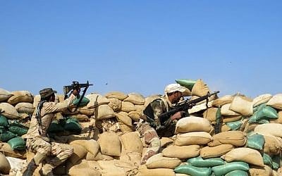 Iraqi pro-government tribal forces hold a position in the Tel Mushaihed area, east of Ramadi, a large city on the Euphrates 100 kilometres (60 miles) west of Baghdad, December 20, 2015. (Photo by AFP/ STR)