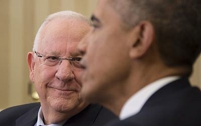 US President Barack Obama talks with Israeli President Reuven Rivlin during a bilateral meeting at the White House in Washington, DC, December 9, 2015. (AFP Photo/Jim Watson)