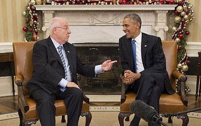 US President Barack Obama (right) talks with Israeli President Reuven Rivlin during a bilateral meeting at the White House in Washington, DC, December 9, 2015.  (AFP PHOTO/JIM WATSON)