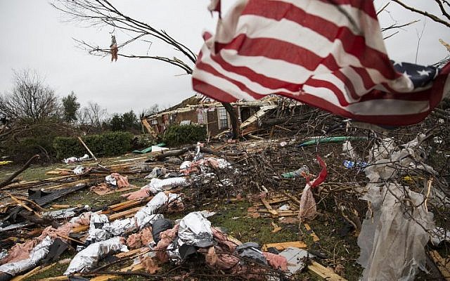 An American flag placed by first responders is seen December 27, 2015 in the aftermath of a tornado in Rowlett, Texas. (Photo by AFP Photo/Laura Buckman)