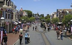Disneyland (Wikipedia / Alfred A. Si)