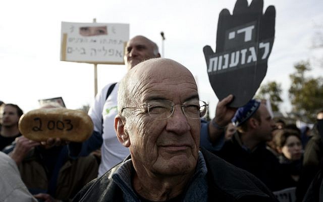 Yossi Sarid attends a protest against settlement activity in the Sheikh Jarrah neighborhood of East Jerusalem, January 22, 2010. (Abir Sultan/Flash 90) Yossi Sarid attends a protest against settlement activity in the Sheikh Jarrah neighborhood of East Jerusalem, January 22, 2010. (Abir Sultan/Flash 90)