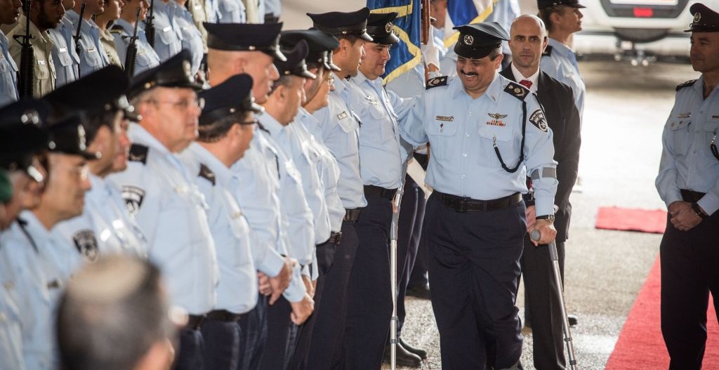 Incoming Israeli Chief of Police Roni Alsheikh, on crutches with a broken leg, is greeted at the welcoming ceremony held in Alsheikh's honour, at the National Police Headquarters in Jerusalem, on December 03, 2015. (Photo by Hadas Parush/FLASH90) Incoming Israeli Chief of Police Roni Alsheikh, on crutches with a broken leg, is greeted at the welcoming ceremony held in Alsheikh's honour, at the National Police Headquarters in Jerusalem, on December 03, 2015. (Photo by Hadas Parush/FLASH90)