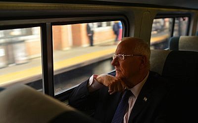 Israeli president Reuven Rivlin seen on the train from New York to Washington DC, on December 08, 2015.  (Kobi Gideon/GPO)
