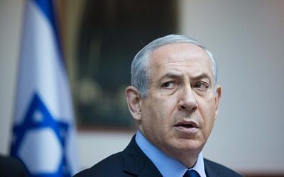 Prime Minister Benjamin Netanyahu leads the weekly cabinet meeting at the Prime Minister's Office in Jerusalem, December 13, 2015. (Yonatan Sindel/Flash90)