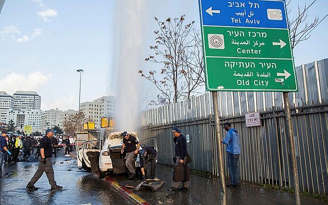 Israeli security personnel at the scene of a terror attack at the entrance to Jerusalem, December 14, 2015. (Yonatan Sindel/Flash90) Israeli security personnel at the scene of a terror attack at the entrance to Jerusalem, December 14, 2015. (Yonatan Sindel/Flash90)