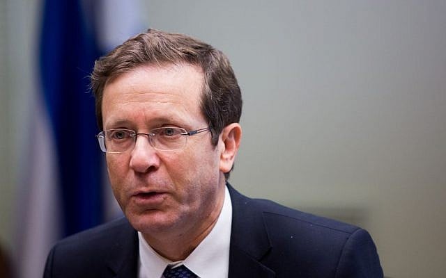 Zionist Union party leader MK Isaac Herzog in the Knesset, December 21, 2015. (Yonatan Sindel/Flash90)