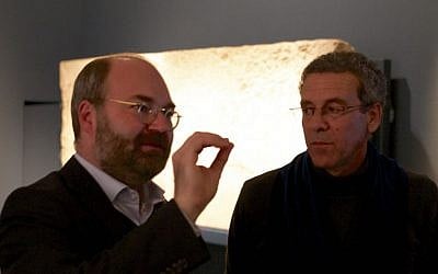 British Museum curator of Greek and Roman sculpture Thorsten Opper (left) and Israel Museum senior curator of Hellenistic, Roman, and Byzantine Archaeology David Mevorach discuss Emperor Hadrian on December 20, 2015. (Moti Tufeld)