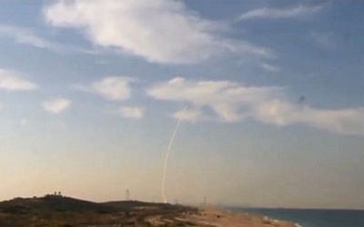 Operators launch the Arrow 3 missile to test the system's ability to intercept ballistic missiles in space on December 10, 2015. (Screen capture)