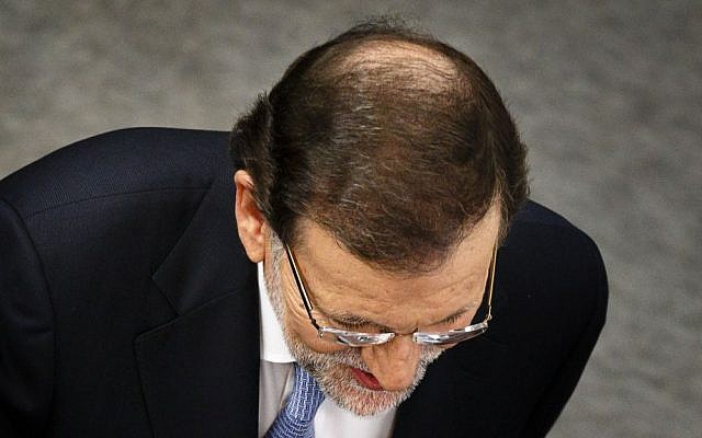 Spain's Prime Minister and Popular Party candidate Mariano Rajoy arrives at a TV studio before the start of a live televised debate with Socialist Party candidate Pedro Sanchez, in Madrid, Spain, Monday, Dec. 14, 2015. (AP Photo/Daniel Ochoa de Olza) Spain's Prime Minister and Popular Party candidate Mariano Rajoy arrives at a TV studio before the start of a live televised debate with Socialist Party candidate Pedro Sanchez, in Madrid, Spain, Monday, Dec. 14, 2015. (AP Photo/Daniel Ochoa de Olza)