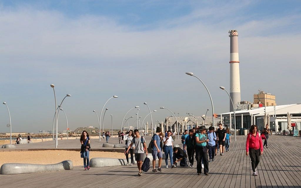 The Tel Aviv Port promenade (Shmuel Bar-Am)