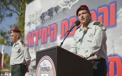 Col. David Zini speaks during a ceremony marking the creation of the new Commando Brigade in Ein Harod on December 27, 2015. (Yahav Trudler/IDF Spokesperson's Unit)