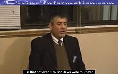 Rabbi Yosef Mizrahi during a weekly lecture in New York. (Screenshot from YouTube)