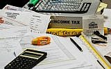 Doing taxes (Pixabay)